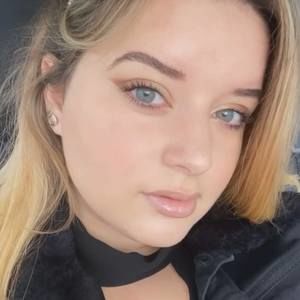 Meet your Posher, Roxana